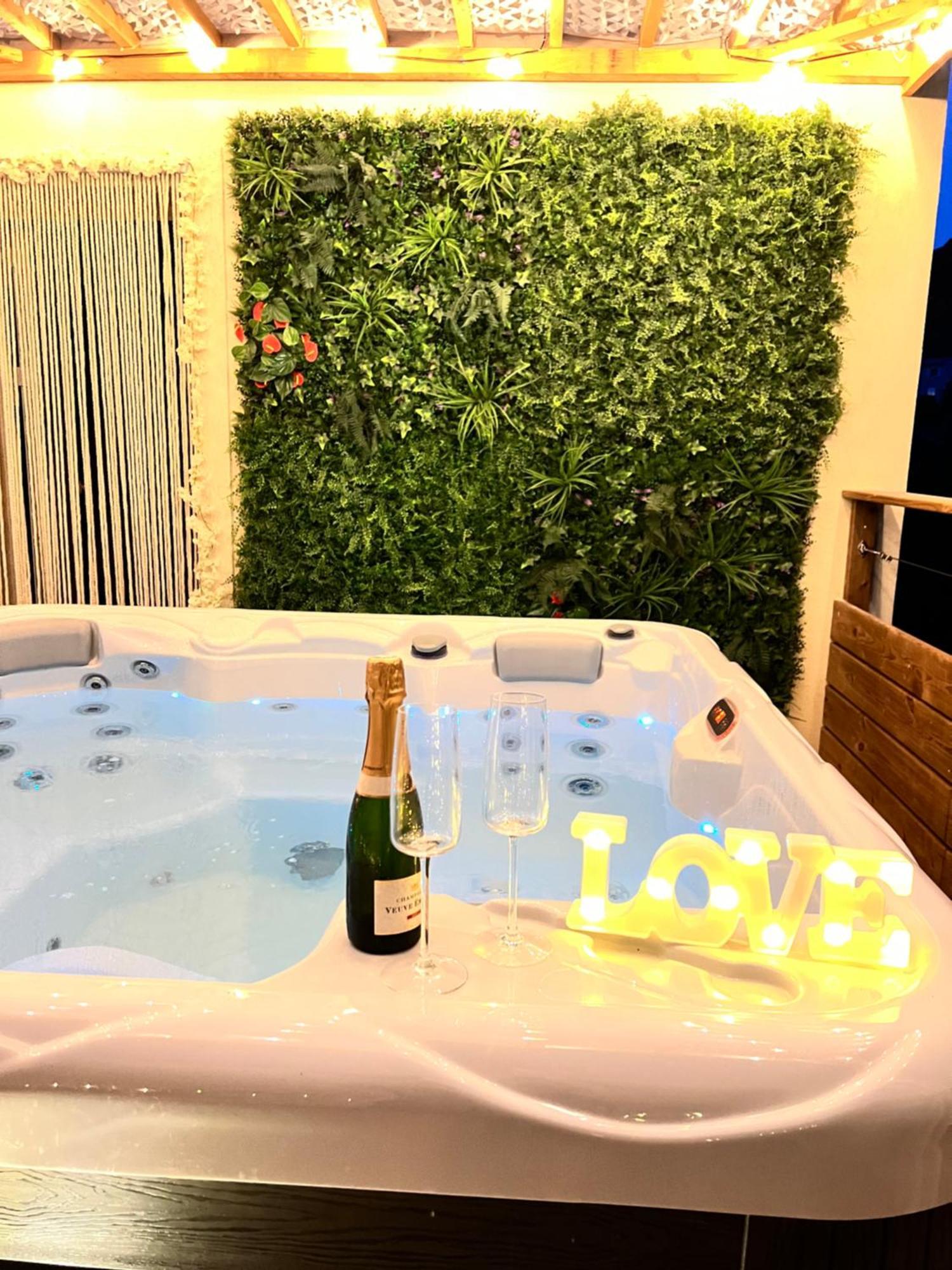 Love Room Tente Lodge Spa Mfg Chez C&C, Exclusivement Reservee Aux Adultes Cantaron 외부 사진