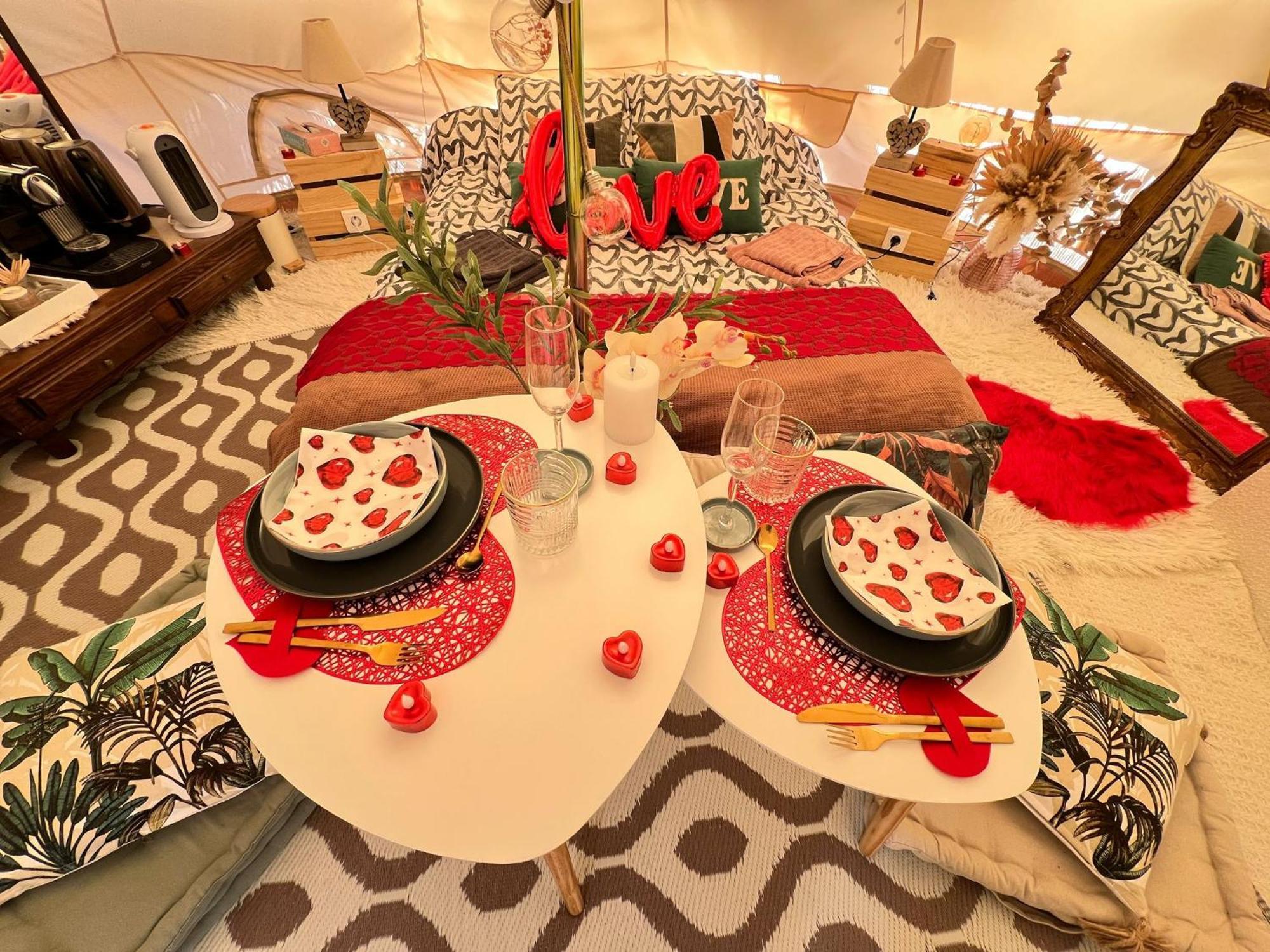 Love Room Tente Lodge Spa Mfg Chez C&C, Exclusivement Reservee Aux Adultes Cantaron 외부 사진